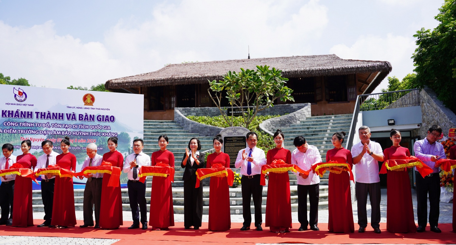 Khánh thành và bàn giao Công trình tu bổ, tôn tạo Di tích quốc gia Địa điểm Trường dạy làm báo Huỳnh Thúc Kháng do Petrovietnam tài trợ 